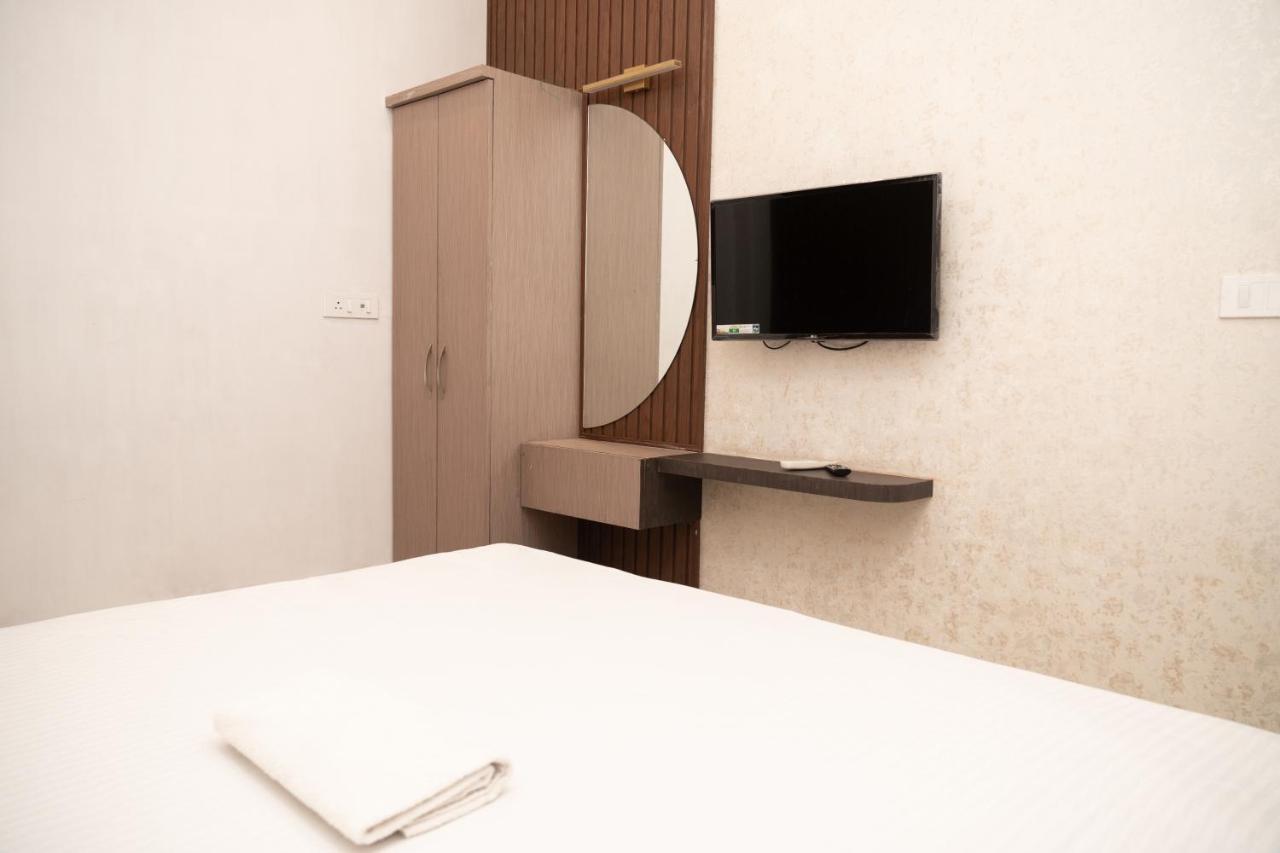 Holy Land Hotel Varanasi Luaran gambar